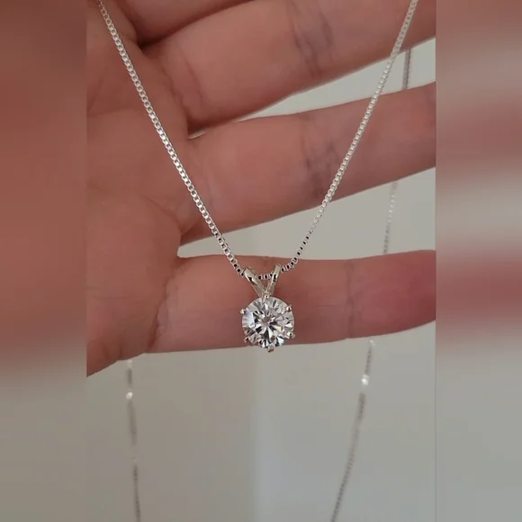 New 2ct Certified moissanite  pendant with a chain - Picture 3 of 10